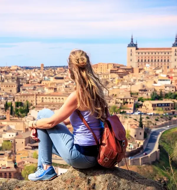 Turista brasileira em passeio na Espanha com a Vip Turismo Paris
