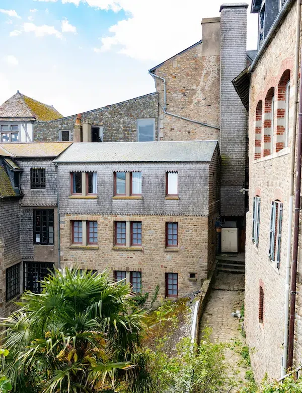 escadarias e ruelas medievais do Mont Saint-Michel